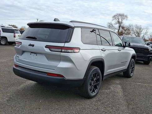 New 2025 Jeep Grand Cherokee L Altitude image 8