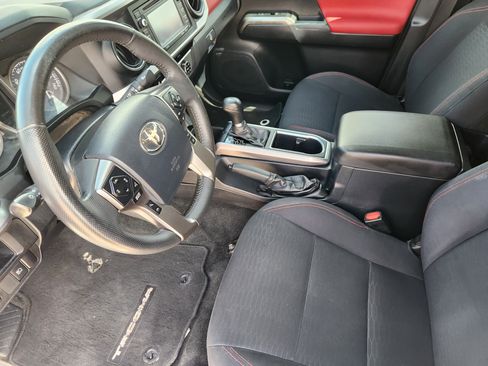Used 2018 Toyota Tacoma SR5 RWD image 14