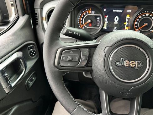 New 2025 Jeep Gladiator Sport image 37