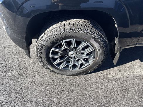 Used 2024 Chevrolet Colorado Z71 w/ Z71 Convenience Package 2 image 11