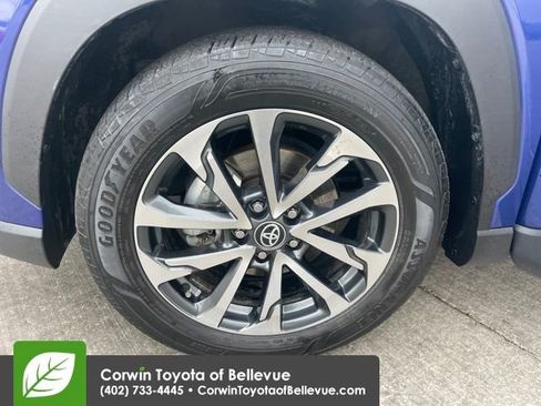 Used 2023 Toyota Corolla Cross XLE w/ Convenience Package image 21