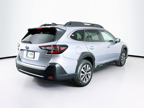 Used 2025 Subaru Outback Premium image 9