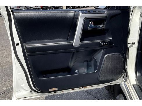 Used 2015 Toyota 4Runner Limited AWD/4WD image 25