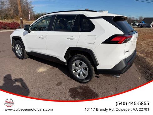 Used 2021 Toyota RAV4 LE image 3