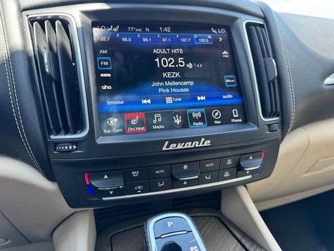 Used 2020 Maserati Levante GranLusso AWD/4WD image 15