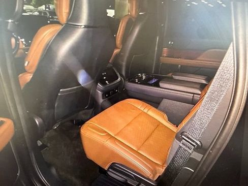 Used 2022 Lincoln Navigator Reserve AWD/4WD image 8