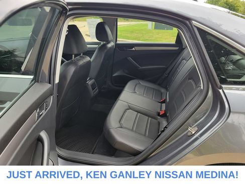 Used 2015 Volkswagen Passat 1.8T Limited Edition FWD image 15