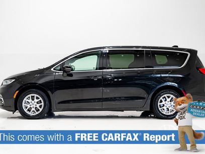 Used 2023 Chrysler Pacifica Touring