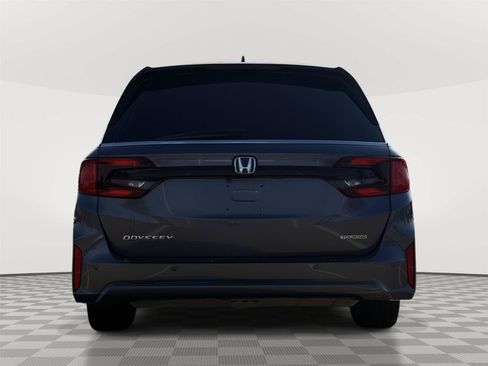 Used 2025 Honda Odyssey Touring image 5