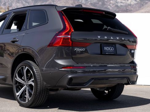 Used 2022 Volvo XC60 T8 R-Design w/ Advanced Package AWD/4WD image 5