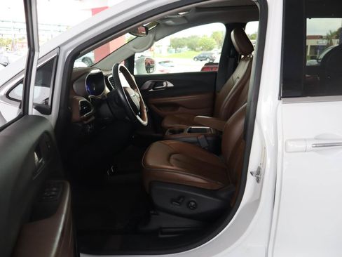 Used 2018 Chrysler Pacifica Limited w/ Advanced Safetytec Group FWD image 15