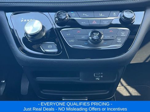 New 2026 Chrysler Pacifica Select image 17