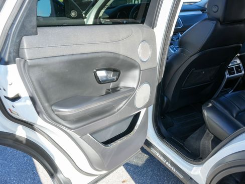 Used 2016 Land Rover Range Rover Evoque SE Premium image 22