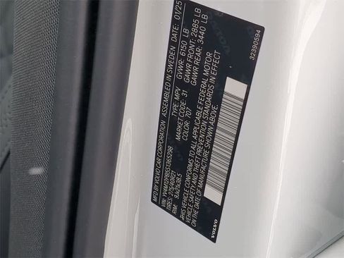 New 2025 Volvo XC90 B5 Plus w/ Protection Package Premier image 36