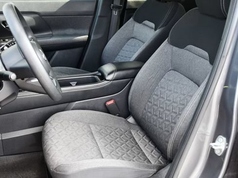 Used 2025 Nissan Kicks SV AWD/4WD image 16