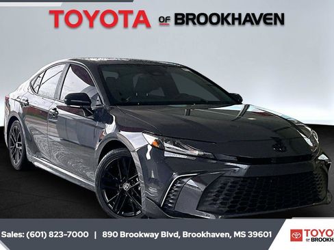 Used 2025 Toyota Camry SE w/ Convenience Package FWD image 1