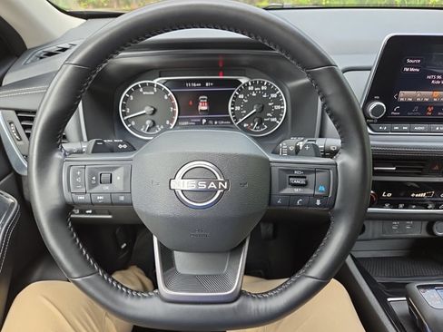 Certified 2025 Nissan Rogue SV FWD image 22
