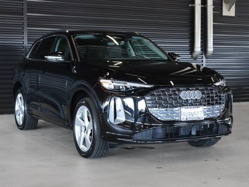 Used 2025 Audi Q5 Premium w/ Premium Plus AWD/4WD image 13