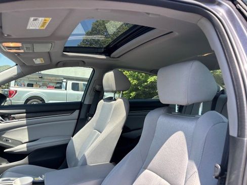 Used 2018 Honda Accord EX image 9