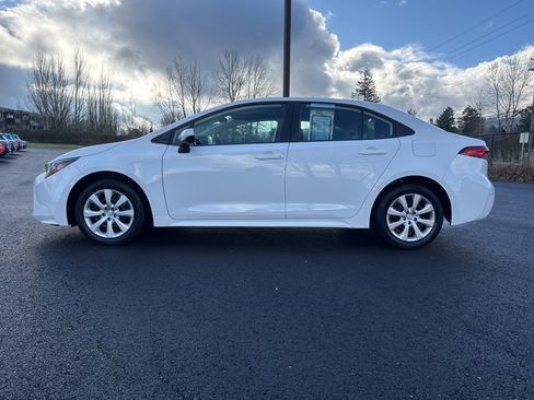 Used 2020 Toyota Corolla LE image 4