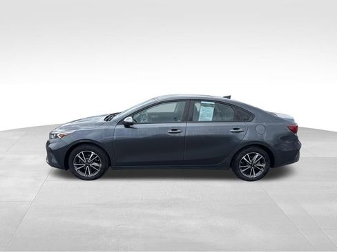 Used 2023 Kia Forte LXS image 2