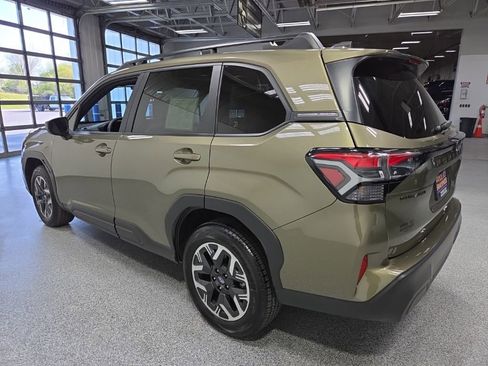 Used 2025 Subaru Forester Premium AWD/4WD image 5