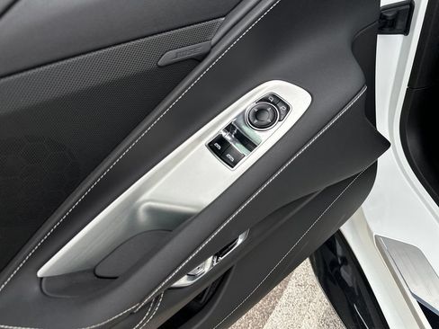 Used 2025 Chevrolet Corvette Z06 RWD image 16