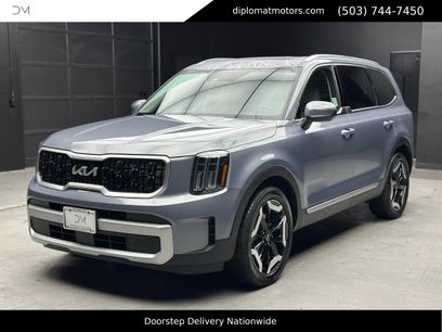 Used 2023 Kia Telluride EX w/ EX Captain's Chair Package