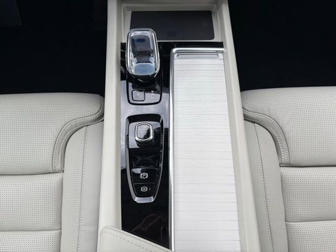 New 2026 Volvo XC60 B5 Ultra w/ Protection Package Premier image 13