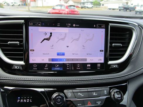 New 2026 Chrysler Pacifica Select FWD image 36