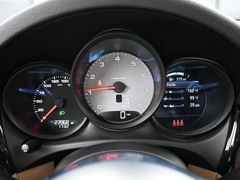 Certified 2021 Porsche Macan S AWD/4WD image 18