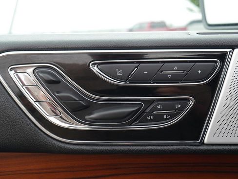 Used 2019 Lincoln Navigator Reserve AWD/4WD image 25