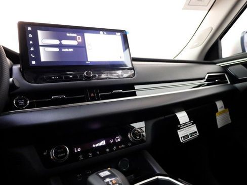 New 2025 Mitsubishi Outlander SE image 14