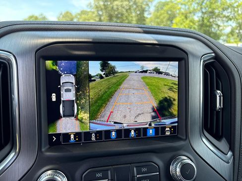 Used 2021 GMC Sierra 3500 Denali w/ Technology Package AWD/4WD image 17