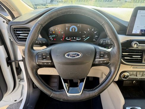 Used 2020 Ford Escape SEL image 18