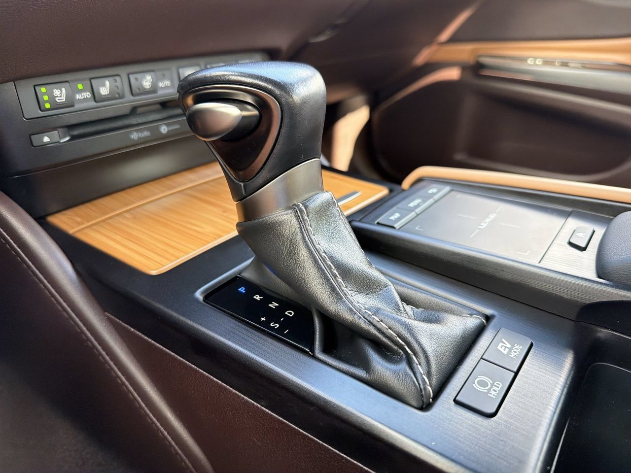 Used 2019 Lexus ES 300h w/ Accessory Package 2 FWD image 27