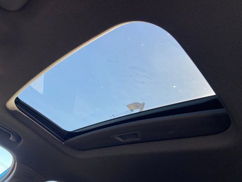 Used 2025 Chevrolet Trax RS w/ Sunroof Package image 12