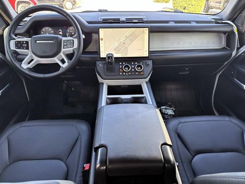 Used 2026 Land Rover Defender 110 X-Dynamic SE AWD/4WD image 13