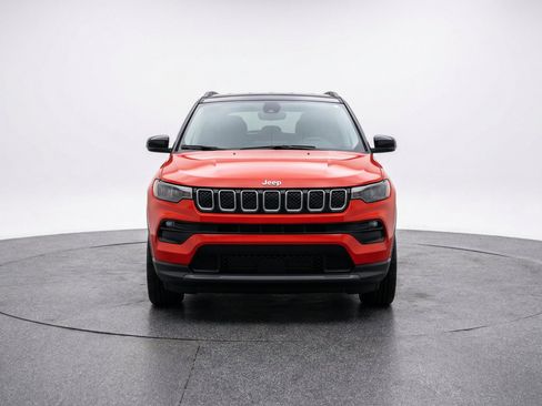 Used 2025 Jeep Compass Limited AWD/4WD image 2