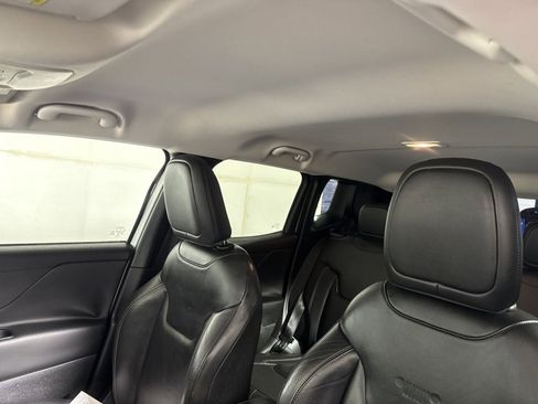 Used 2016 Jeep Renegade Limited image 24