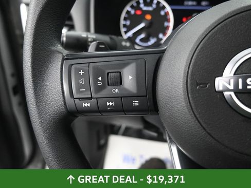 Used 2024 Nissan Rogue SV image 35