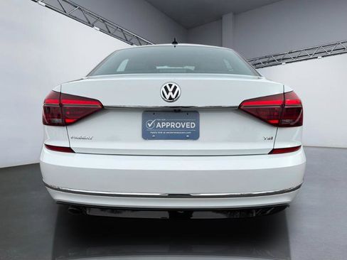 Used 2017 Volkswagen Passat 1.8T R-Line w/ R-Line Lighting Package image 6