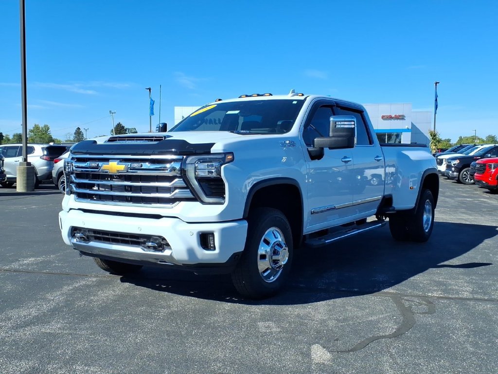 Used 2026 Chevrolet Silverado 3500 High Country w/ Technology Package AWD/4WD image 3