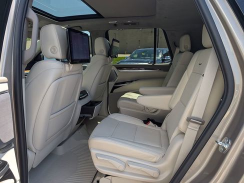 Used 2025 Cadillac Escalade Sport Platinum w/ LPO, Floor Liner Package AWD/4WD image 9