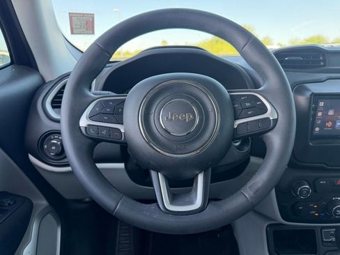 Used 2019 Jeep Renegade Latitude FWD image 8