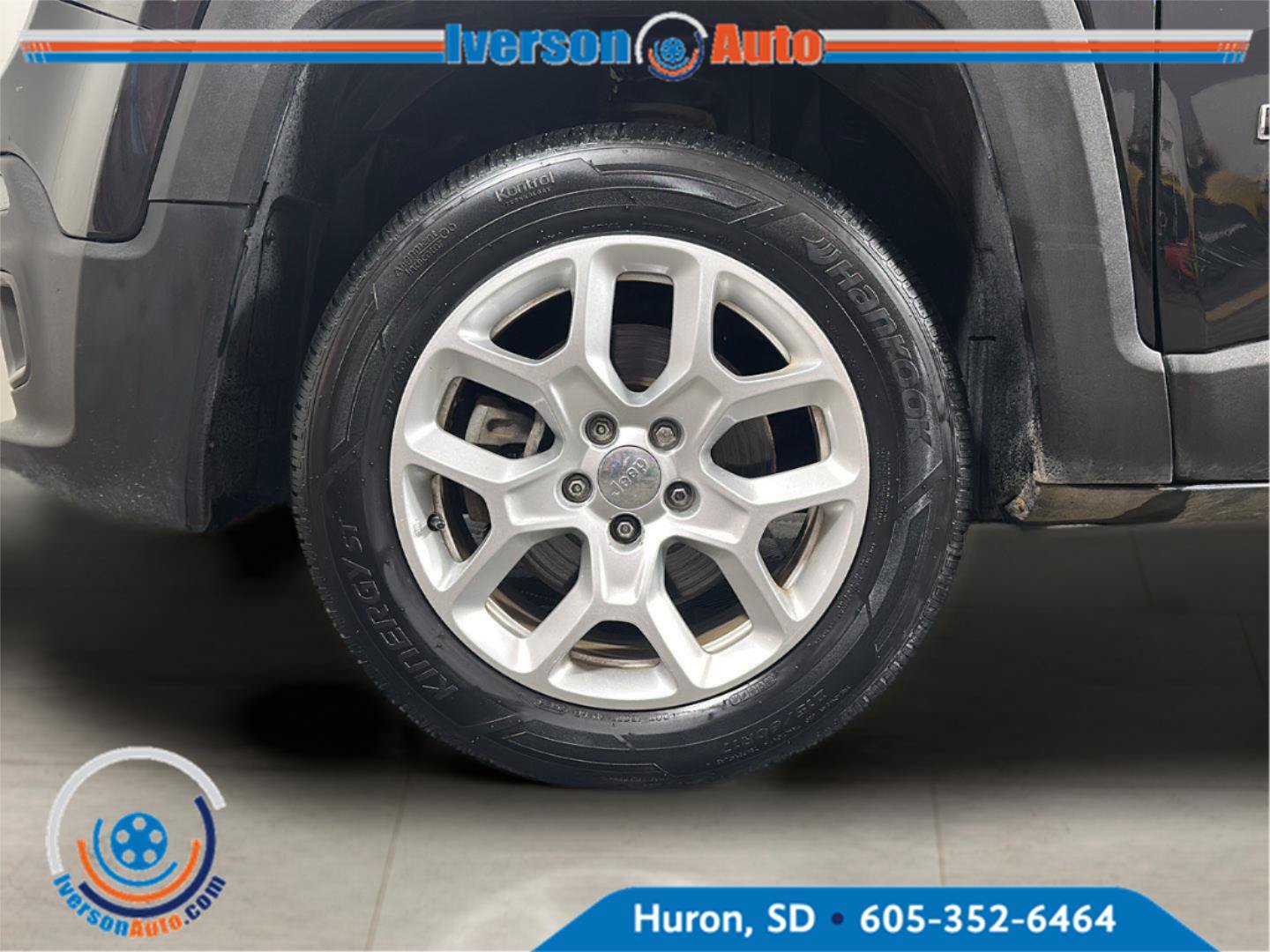 Used 2018 Jeep Renegade Latitude w/ Cold Weather Group AWD/4WD image 6