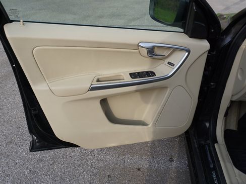 Used 2015 Volvo XC60 T5 Platinum image 24