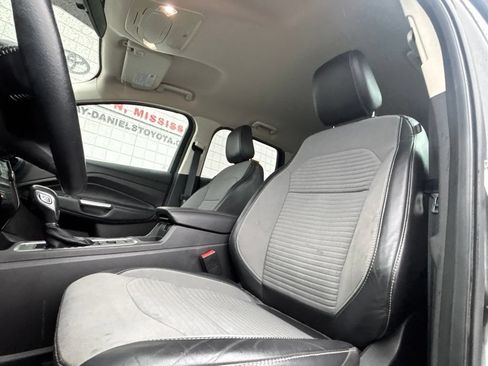 Used 2019 Ford Escape SE FWD image 10