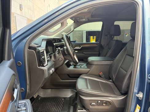 Used 2025 GMC Sierra 1500 Denali w/ Denali Reserve Package AWD/4WD image 11
