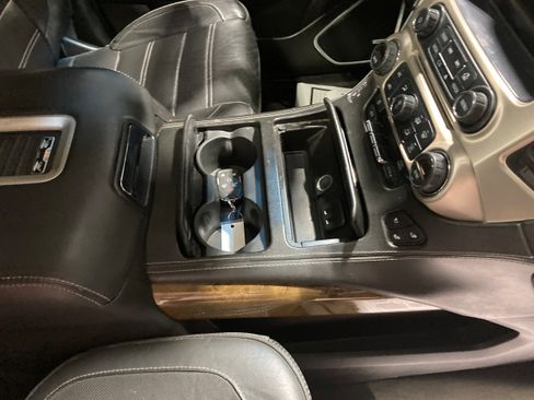 Used 2017 GMC Yukon XL Denali w/ Open Road Package AWD/4WD image 5